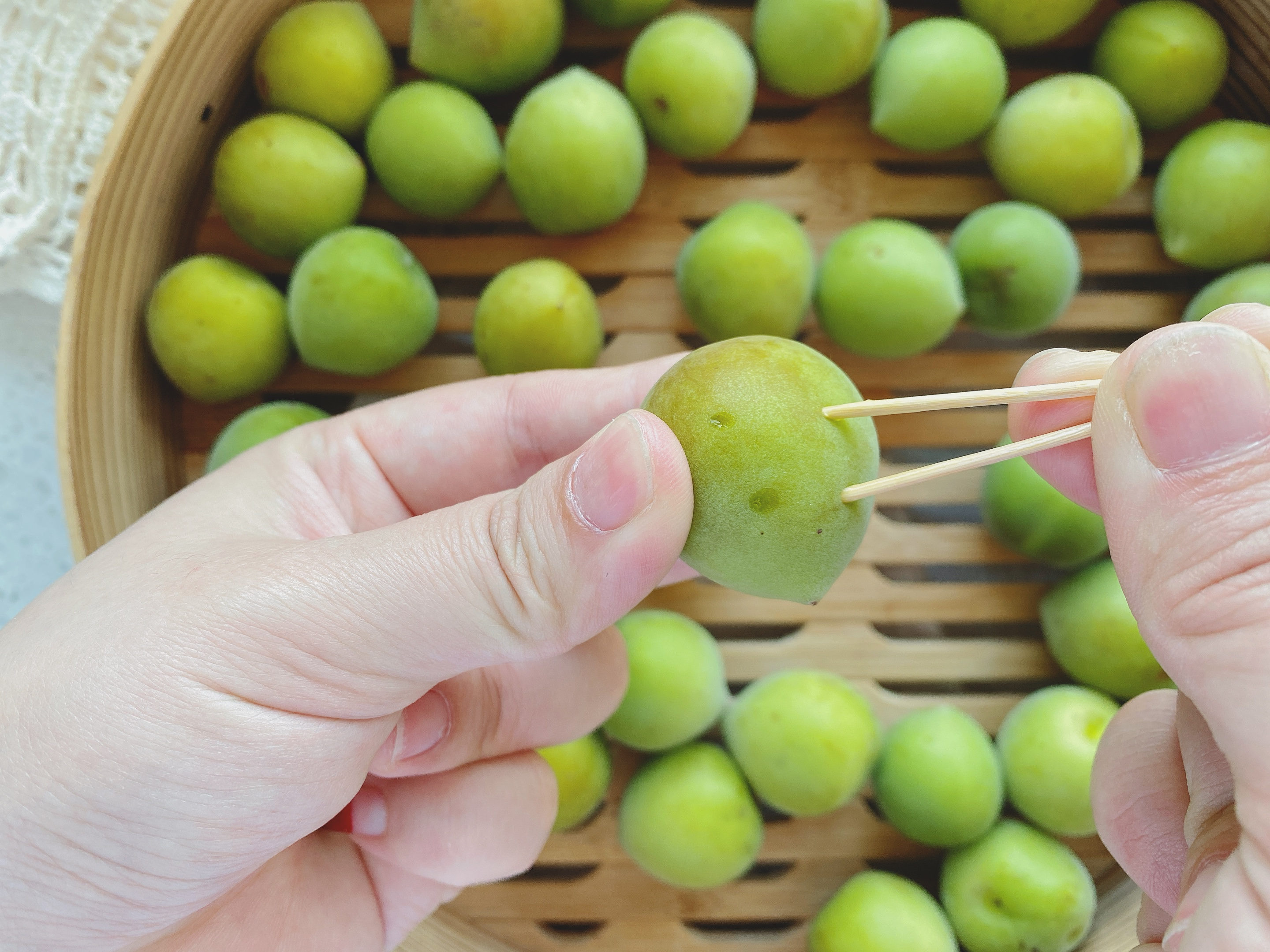 青梅酒最好选什么白酒,青梅酒喝起来口感和白酒一样