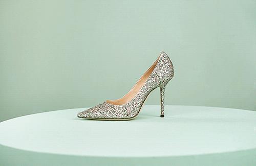 你可以不爱穿高跟鞋，但镶了陨石碎片的它，能不能收获你的芳心