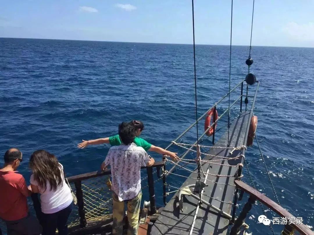 她和我从上海开车进中东后,爱上伊朗人就逃跑,还为他失恋和自杀