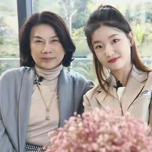 22岁女孩成董明珠秘书选秀,格力董事长董明珠秘书