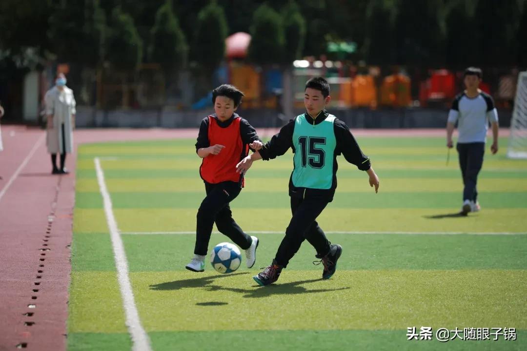 随州外国语小学足球比赛,外国语学校足球小将比赛