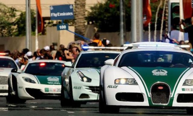 迪拜王子砸5亿购买绝版跑车，马力足足5千匹，只有成龙大佬能借