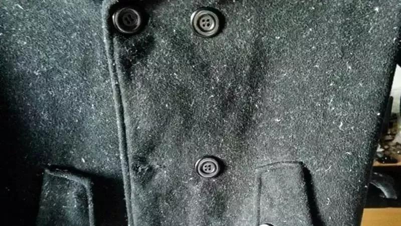 很容易粘毛的衣服该怎么洗,衣服洗完有毛絮怎么处理