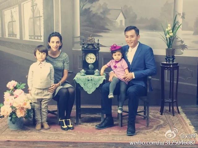 这个曾拯救了刘烨的女人上热搜了，结婚12年甜蜜如初，一双儿女人见人爱