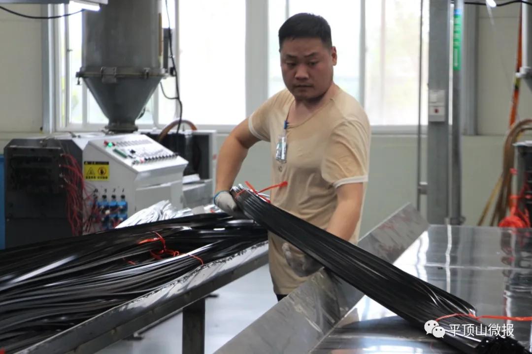 万人助万企的企业,万人助万企帮助企业留住人才