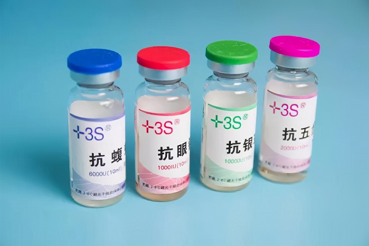 女子被毒蛇咬伤意识模糊,女子被蛇咬伤后竟没了心跳