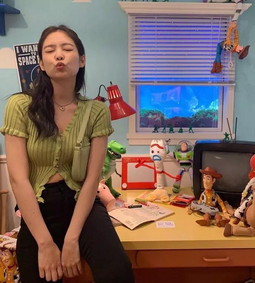 刘雯蕾丝服装,刘雯jennie