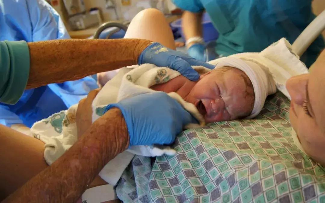 当你还在妈妈肚子里的时候,当孩子还在妈妈肚子里的时候