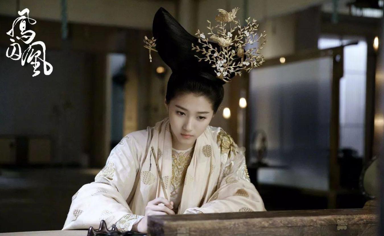 关晓彤王牌对王牌齐刘海发型,关晓彤齐刘海黑长直造型