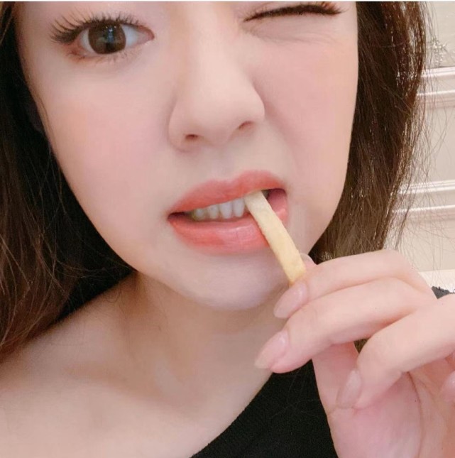 当妈不容易坐月子,安以轩复工首晒照