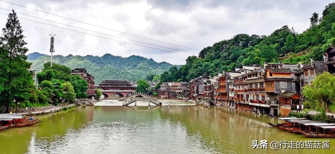 边城是沈从文笔下一座美丽的小城,沈从文笔下的边城讲的是哪里