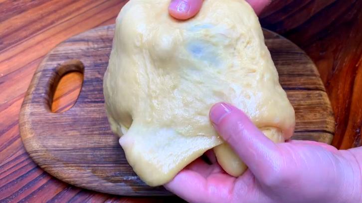 如何自制面包最简单的,用电饭煲做面包学生党不用蛋糕粉