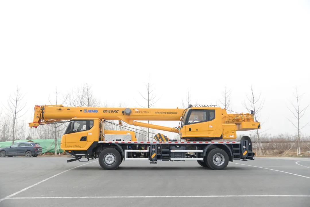 徐工吊车最大吨位80000吨多少钱,小吨位吊车哪个好