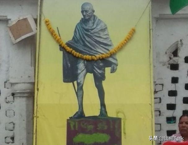 甘地死亡之谜,甘地火化殉葬骨灰