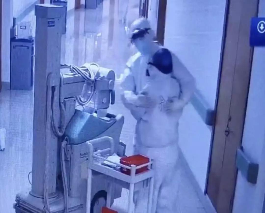 面对疫情我们来不及感慨 (疫情面前我们该怎么去生活)