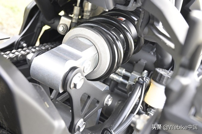 川崎z900跟川崎z1000有什么差别,川崎Z900驾驶体验