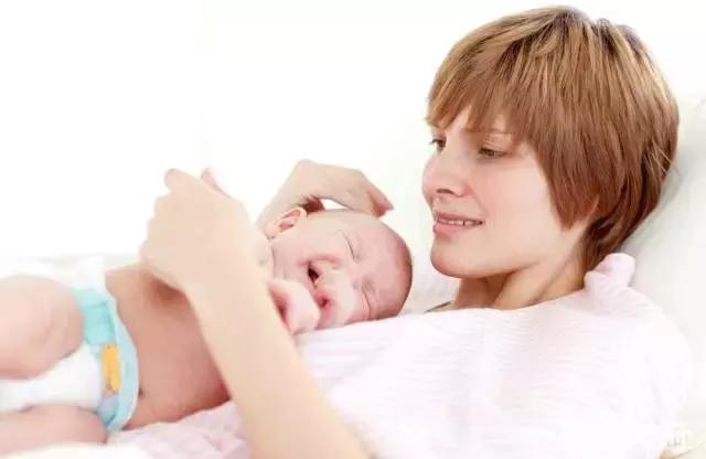 一个胸奶水多一个奶水少怎么回事,奶水不足奶水少教你几招快速下奶