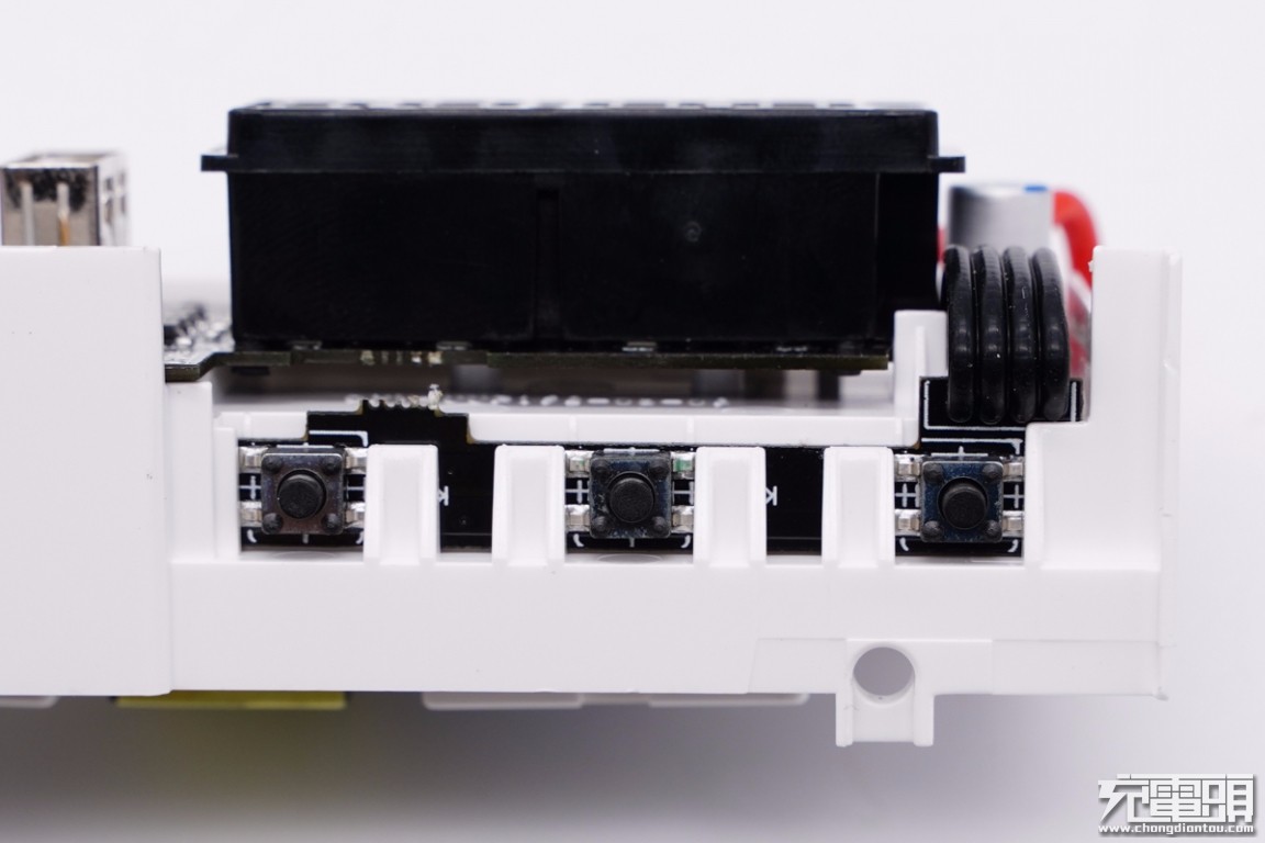 公牛插座新款和老款拆解,带USB接口公牛插排