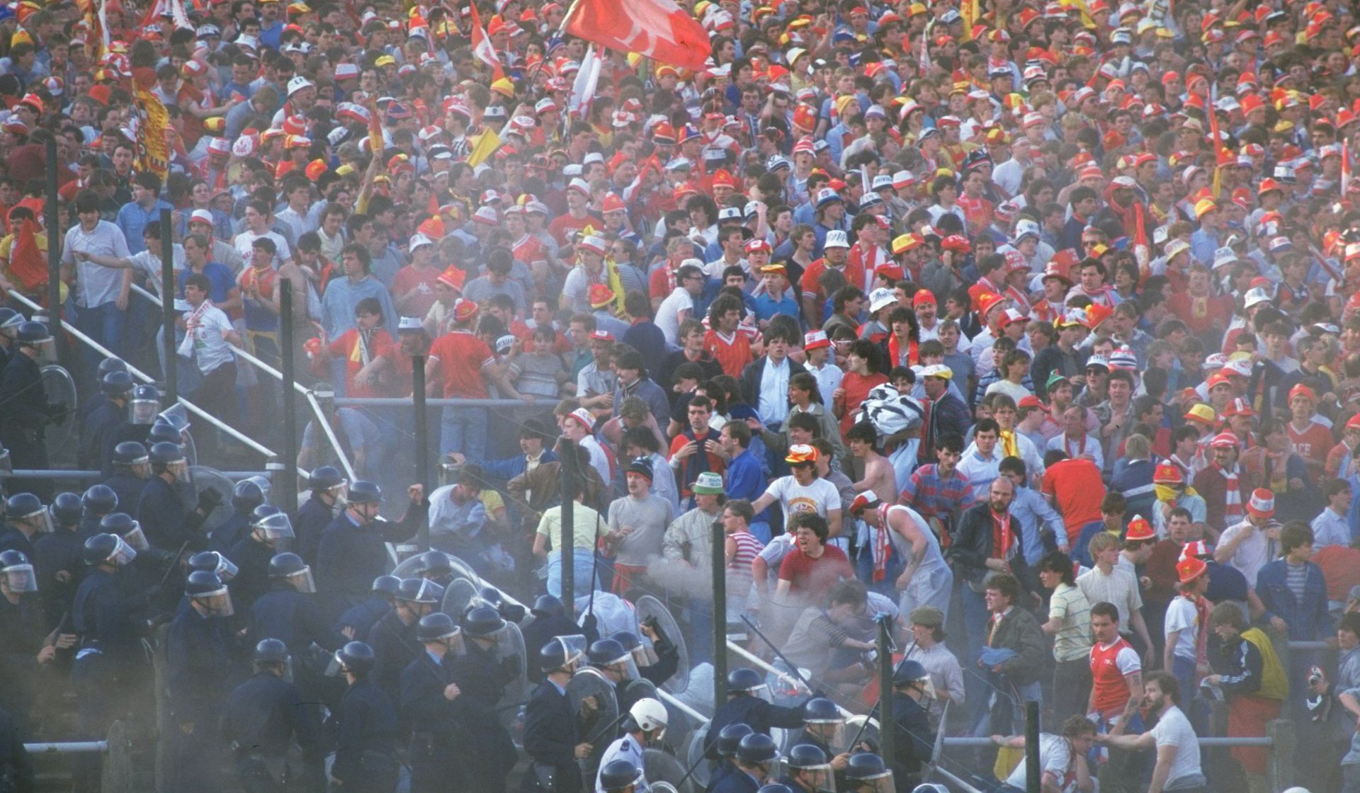 利物浦球迷看台被暴打,皇马球迷嘲讽利物浦