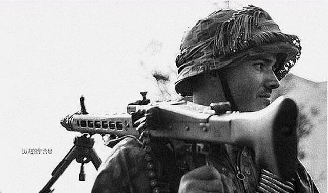 老照片里的德国*党**卫军，手里家伙太亮眼，一支让男人都尖叫的队伍