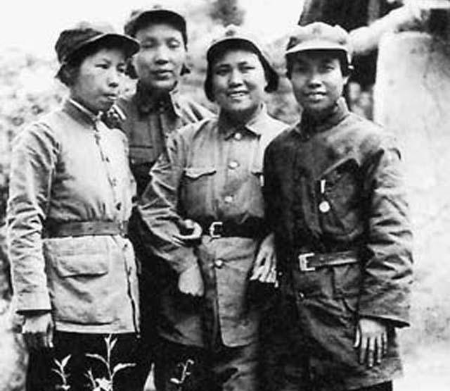 1952年，10万女军因裁员被迫离队，仅4000余人得以授衔，令人心寒