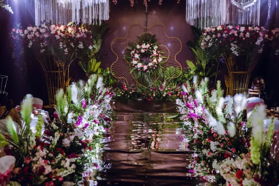 不同价位婚礼主持人区别,不同婚礼主持人的区别