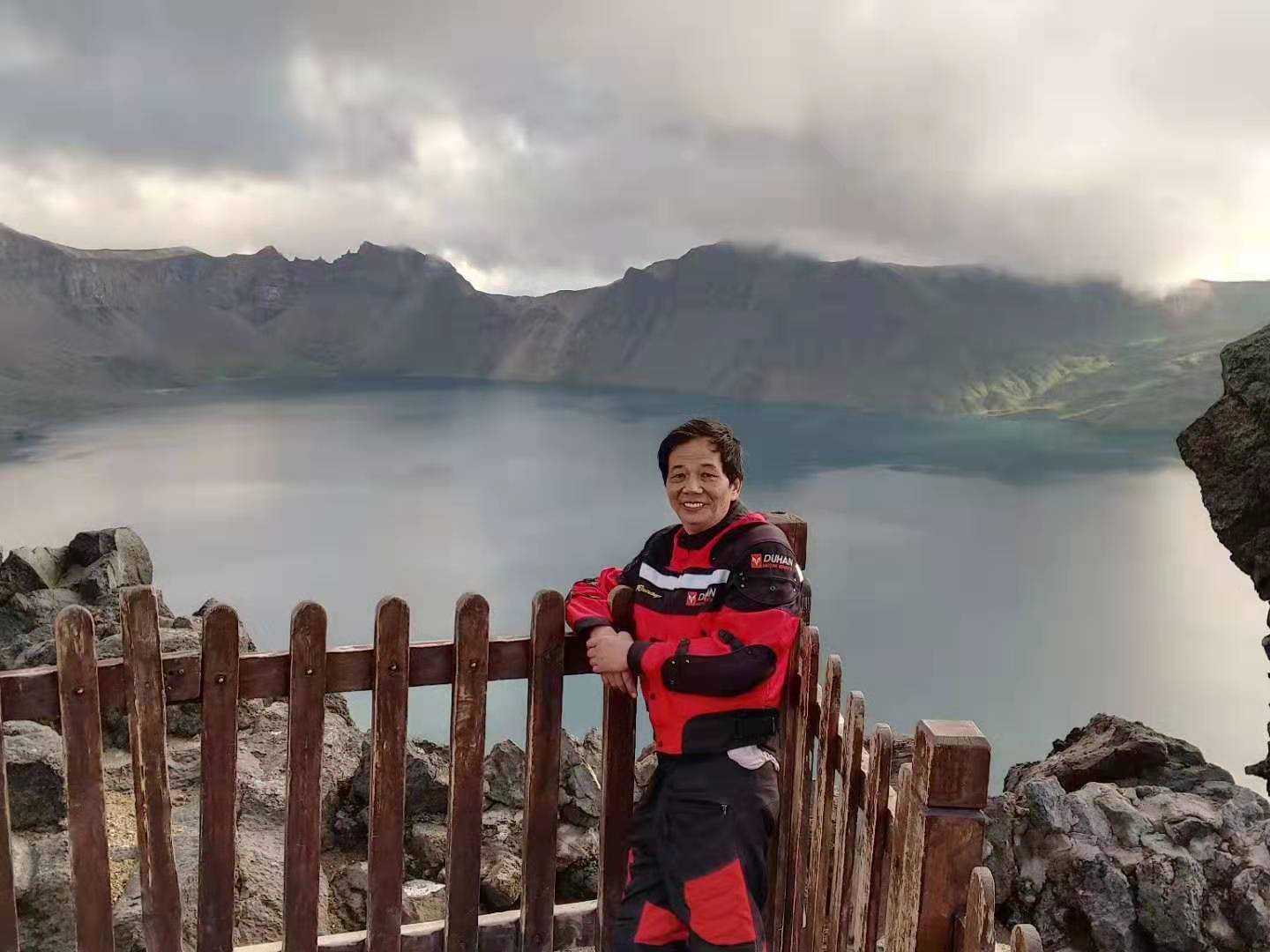 福州高龄骑士星空独闯青藏线,福州机车骑士视频