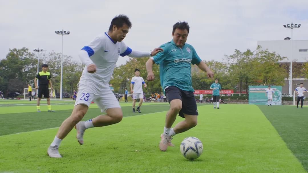 2020光谷“互联网杯”足球赛落幕,王开安会长为冠军颁奖