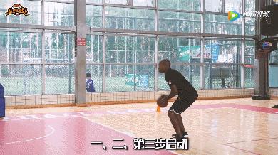 打篮球应该怎么样上篮,怎么学会打篮球的上篮