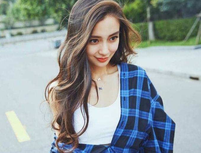 杨幂最著名的小迷弟,盘点杨幂17岁到34岁颜值变化