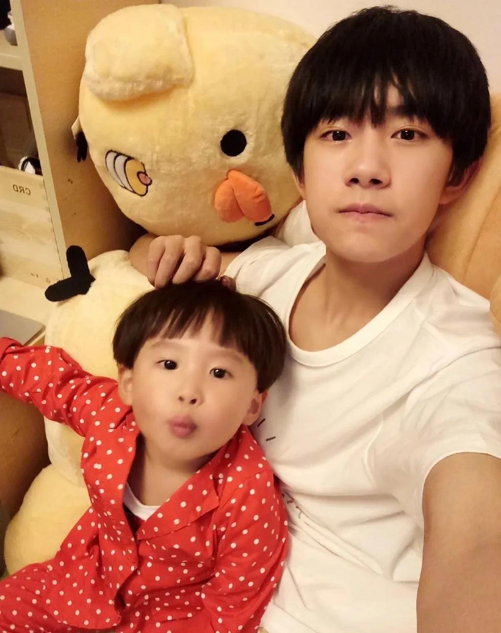 易烊千玺发型权志龙发型,权志龙易烊千玺红色