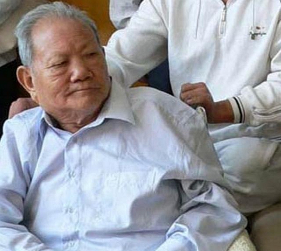 李银桥家里写信给他介绍对象,毛主席看完信:银桥啊,你太老实了