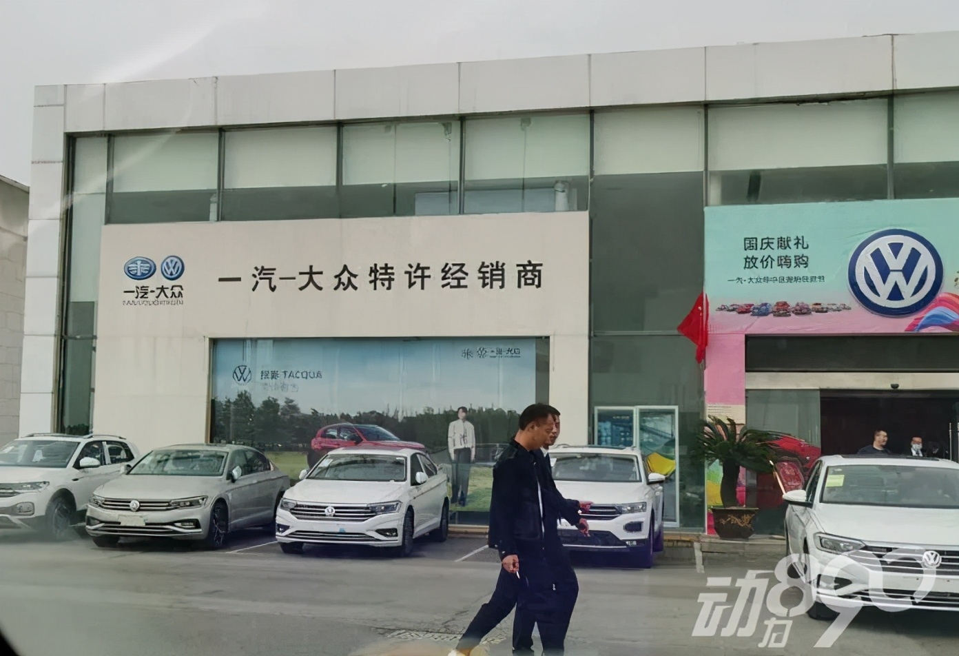 襄阳车主:大灯进水,原厂编号不翼而飞.....