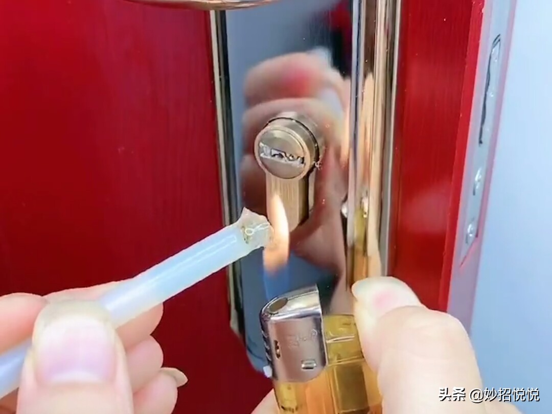 钥匙断锁孔里了小妙招,钥匙断在锁芯里怎么办教你一招