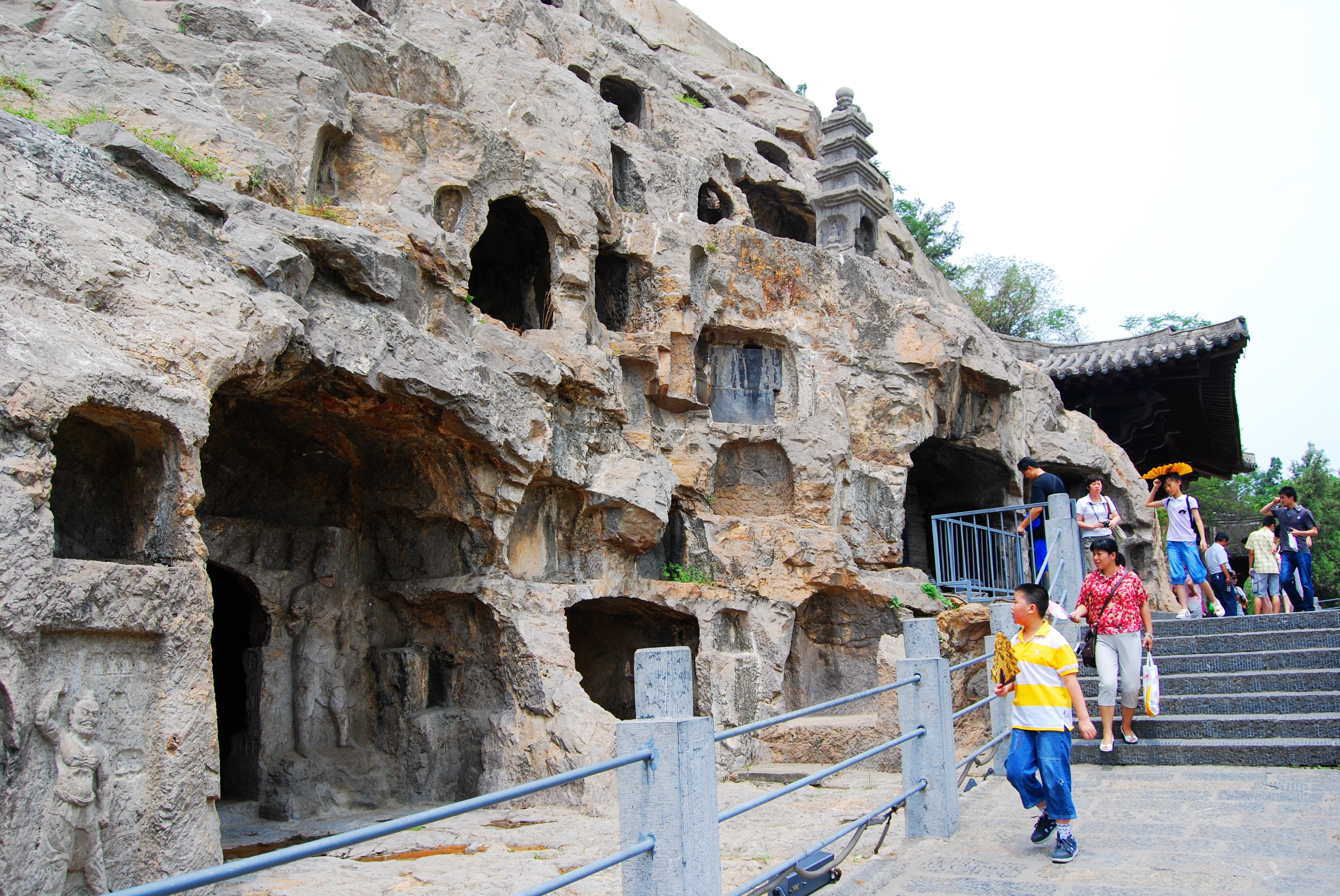 龙门石窟的卢舍那大佛的资料,龙门石窟卢舍那大佛的实际名字