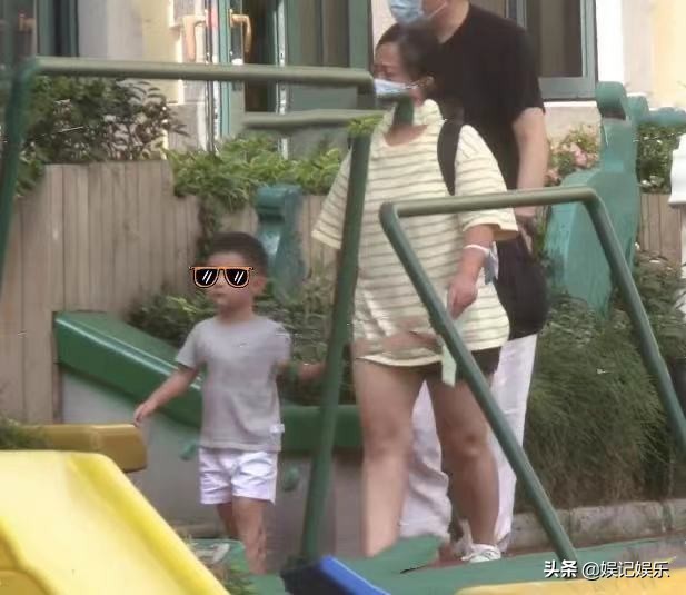 赵丽颖回家与家人道别,赵丽颖把冯绍峰带回老家