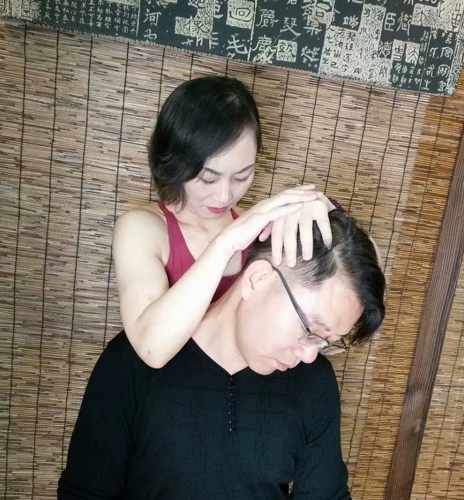 脖子后面颈椎有个鼓包怎么办,颈椎大包怎样通过锻炼来恢复