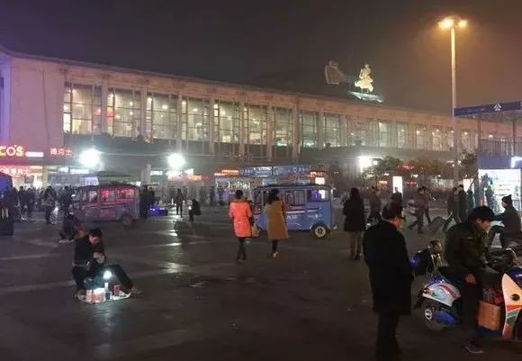 当我们谈论历史时我们在谈论什么,当我们谈论文学时我们在谈论什么