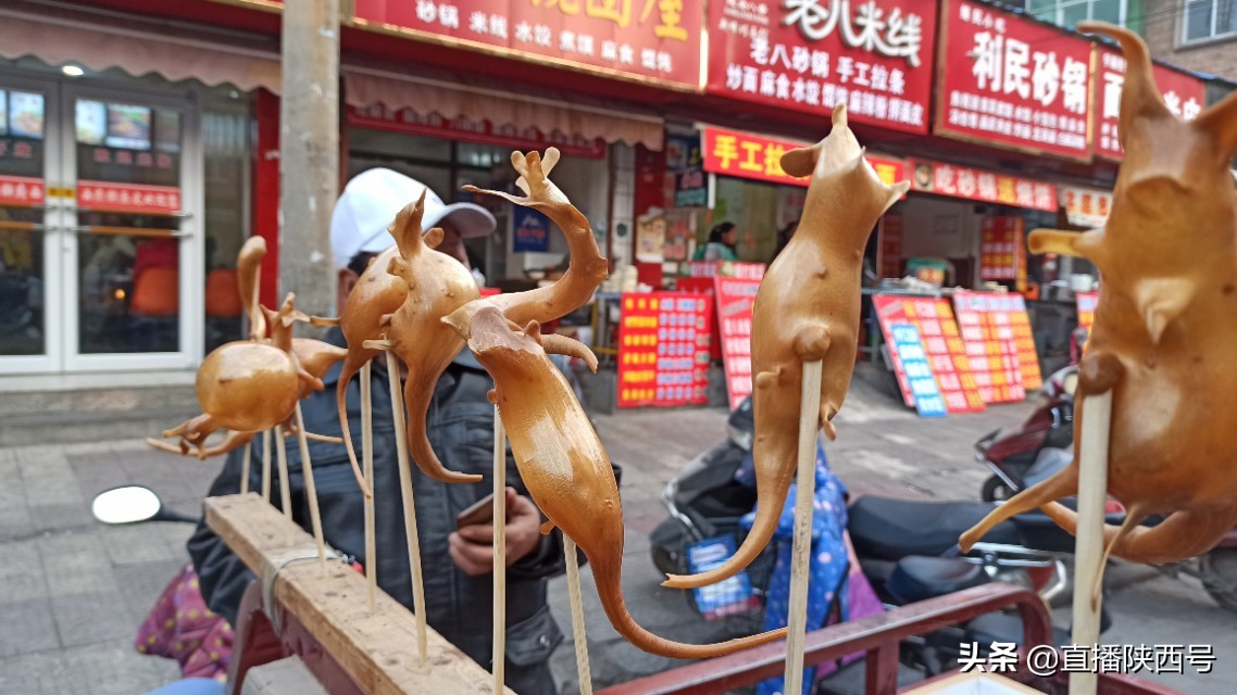 蒲城上王一农民不但会吹糖人，而且会编快板，快看《吹糖人》