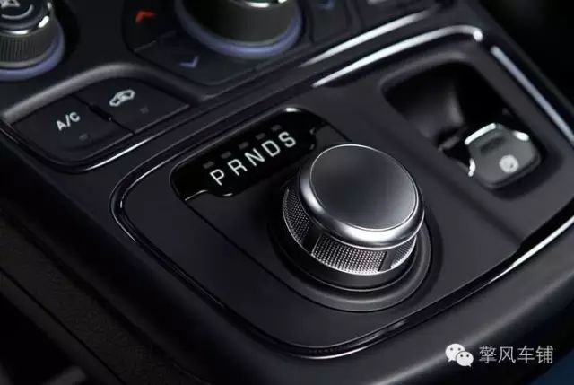 汽车的换挡规律,汽车的换挡拨片如何操作
