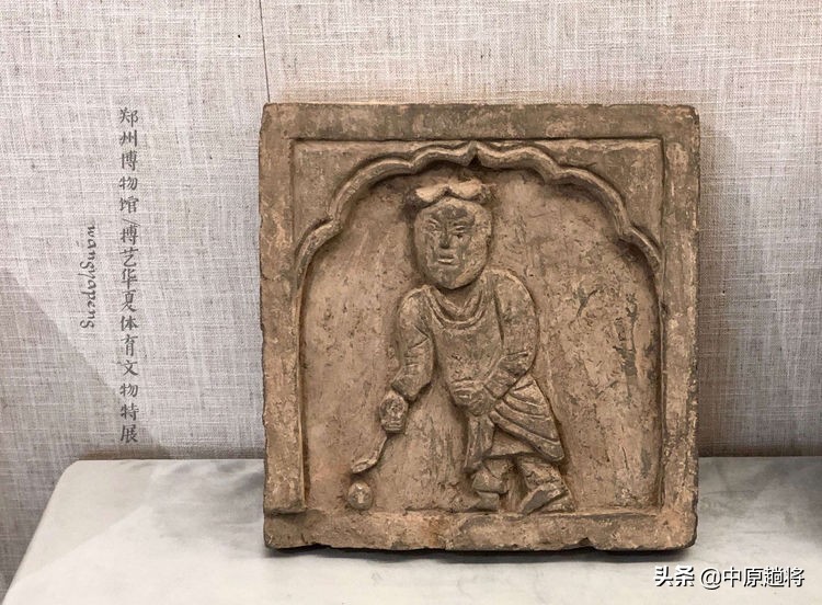 中国古代踢足球,原来古代是这样踢足球的
