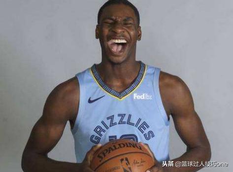 球员与2K的故事：努力打球为提2K能力值，新秀从游戏悟出盖帽技巧