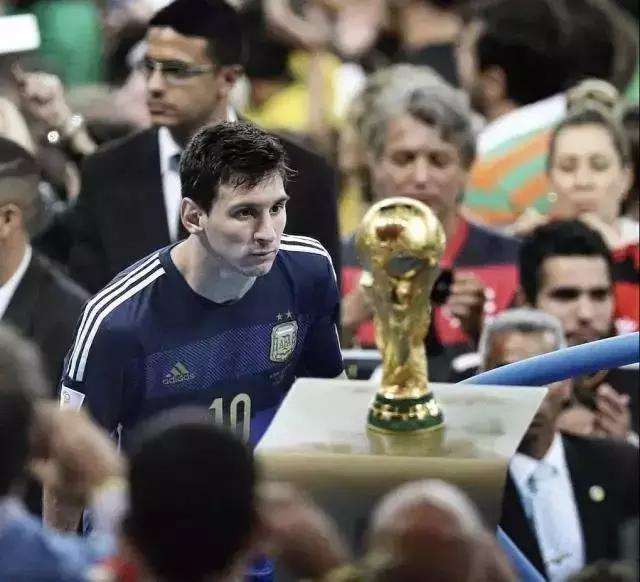 现在的梅西和以前的梅西,这个时代只有一个球王