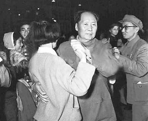 吴旭君陪伴毛主席21年，1974年，按照毛主席的指示，她离职归去