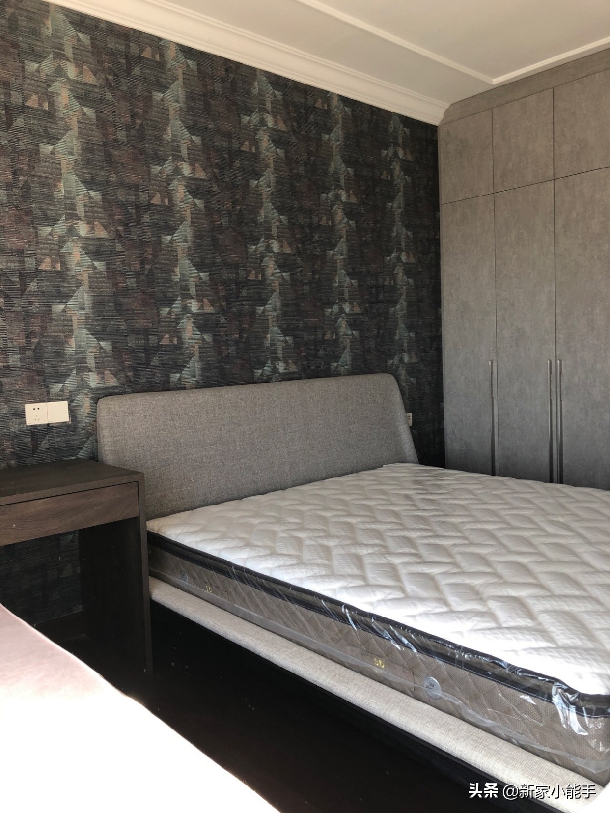 恒大精装房改造墙面刷漆,恒大精装房后期贴墙布还是刷漆