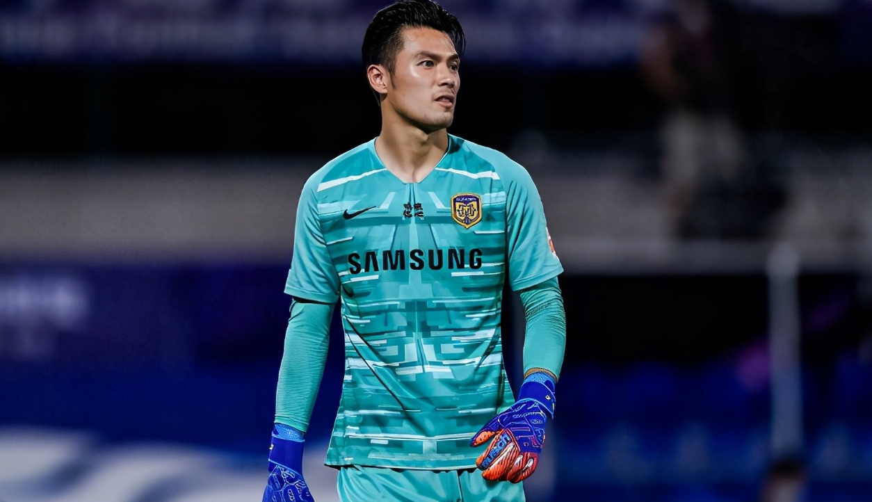 苏宁战上港首发浮现：433对攻，后防调整两人，最强三叉戟冲锋