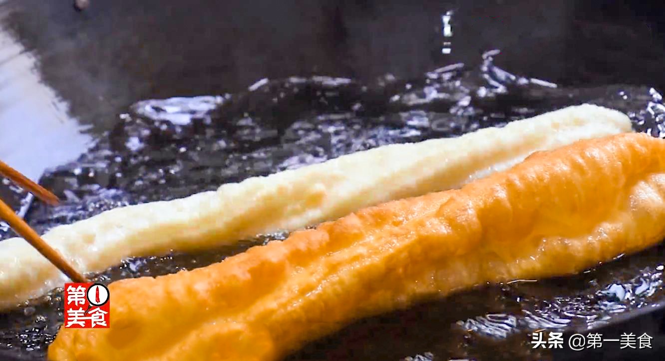 摆摊炸油条的配方和方法,早餐店油条技术教程