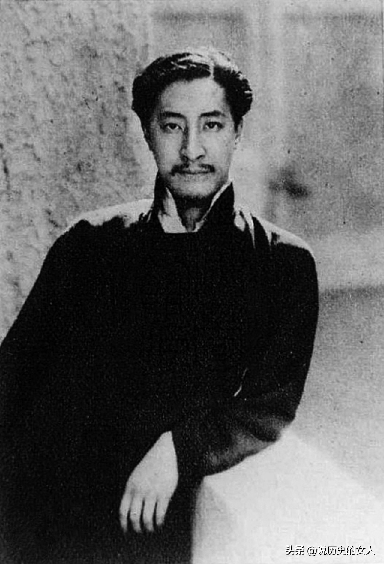 影星特工英茵：曾扮*女妓**诱杀9名日伪汉奸，为何26岁吞*片鸦**自杀？