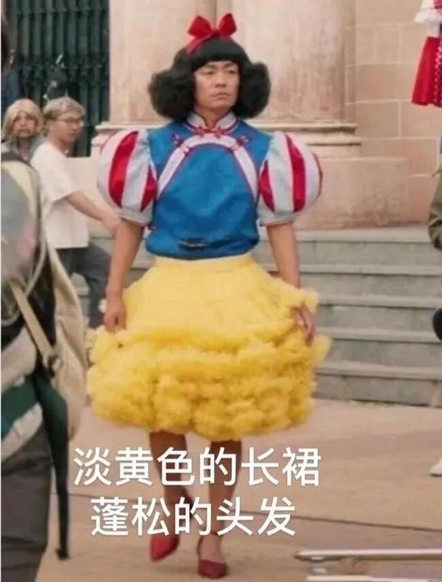 淡黄的长裙蓬松的头发魔性女生,淡黄的长裙蓬松的头发歌唱版