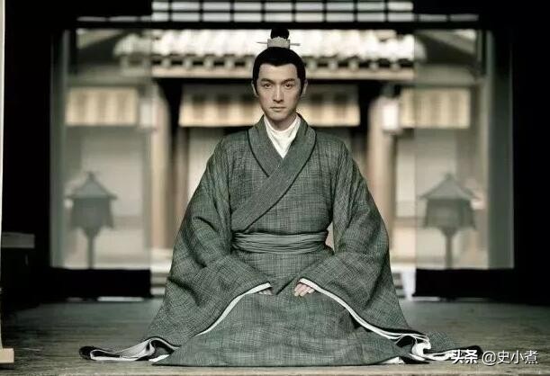 正坐怎么坐,正坐着的时候尾椎骨痛